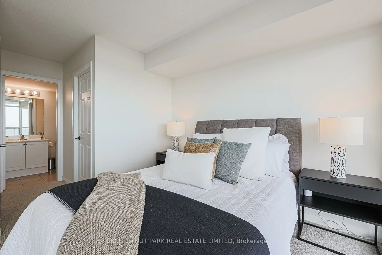 220, Forum, Hurontario, Mississauga