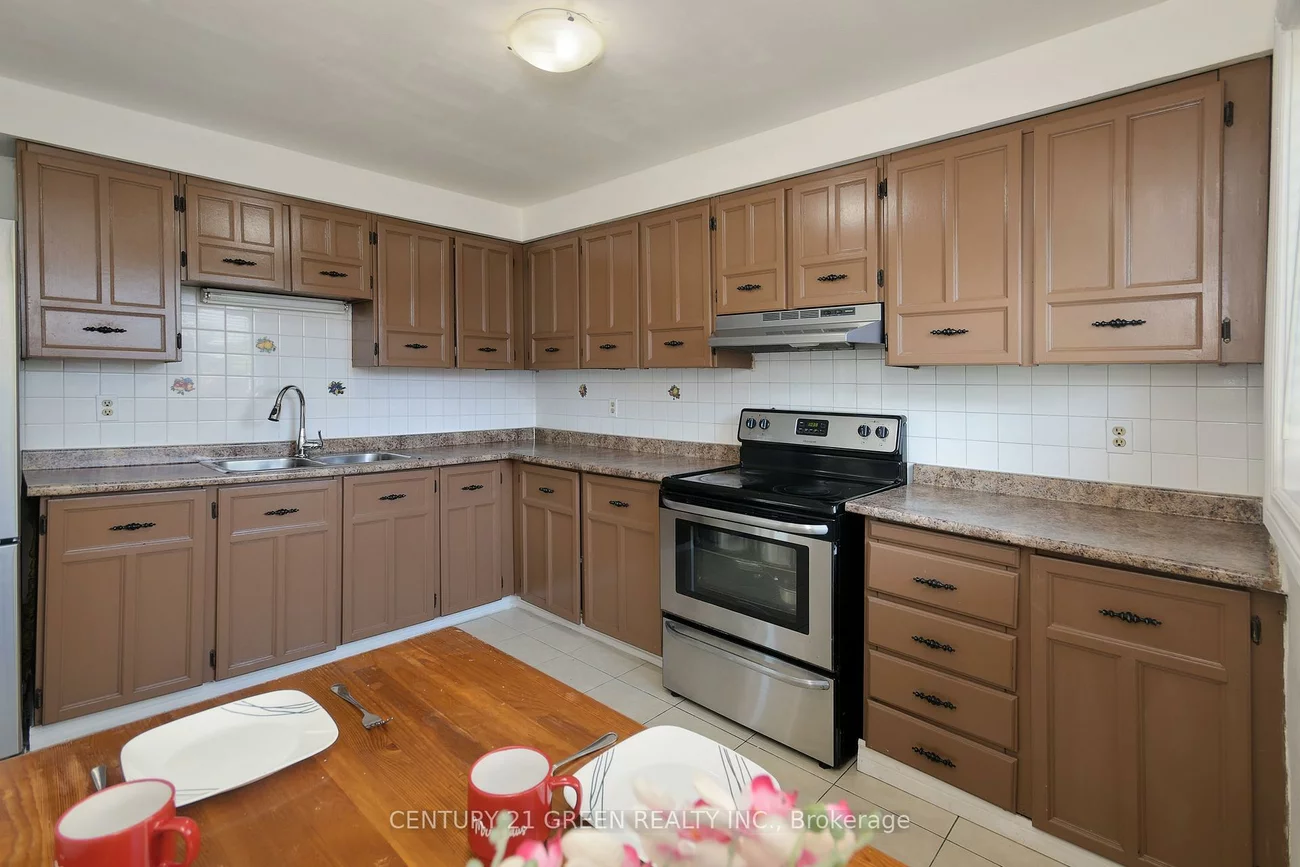 3040, Constitution, Applewood, Mississauga