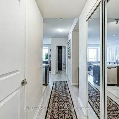 35, Watergarden, Hurontario, Mississauga