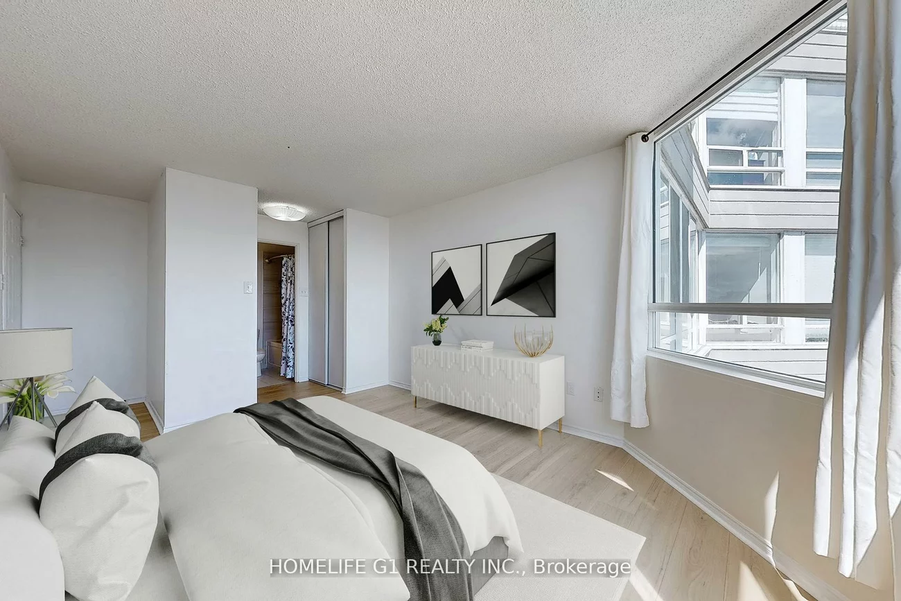 50, Kingsbridge Garden, Hurontario, Mississauga