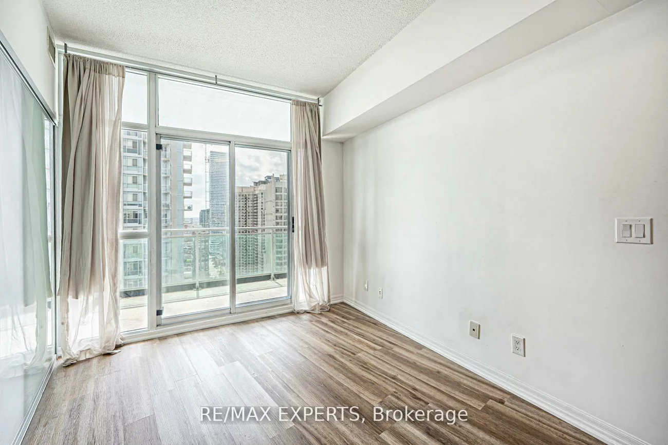 223, Webb, City Centre, Mississauga