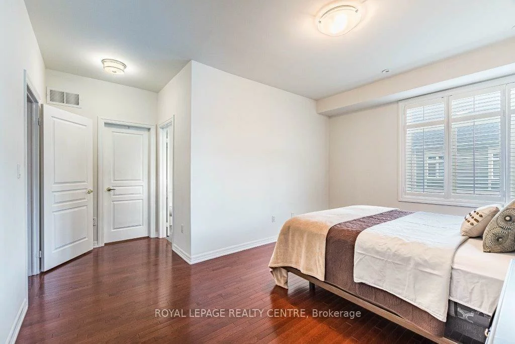 35, Compass, Port Credit, Mississauga