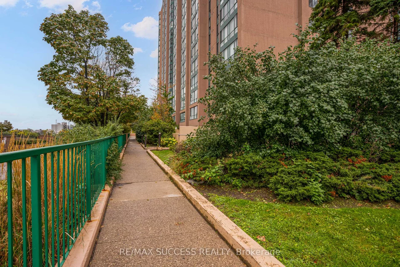 145, Hillcrest, Cooksville, Mississauga