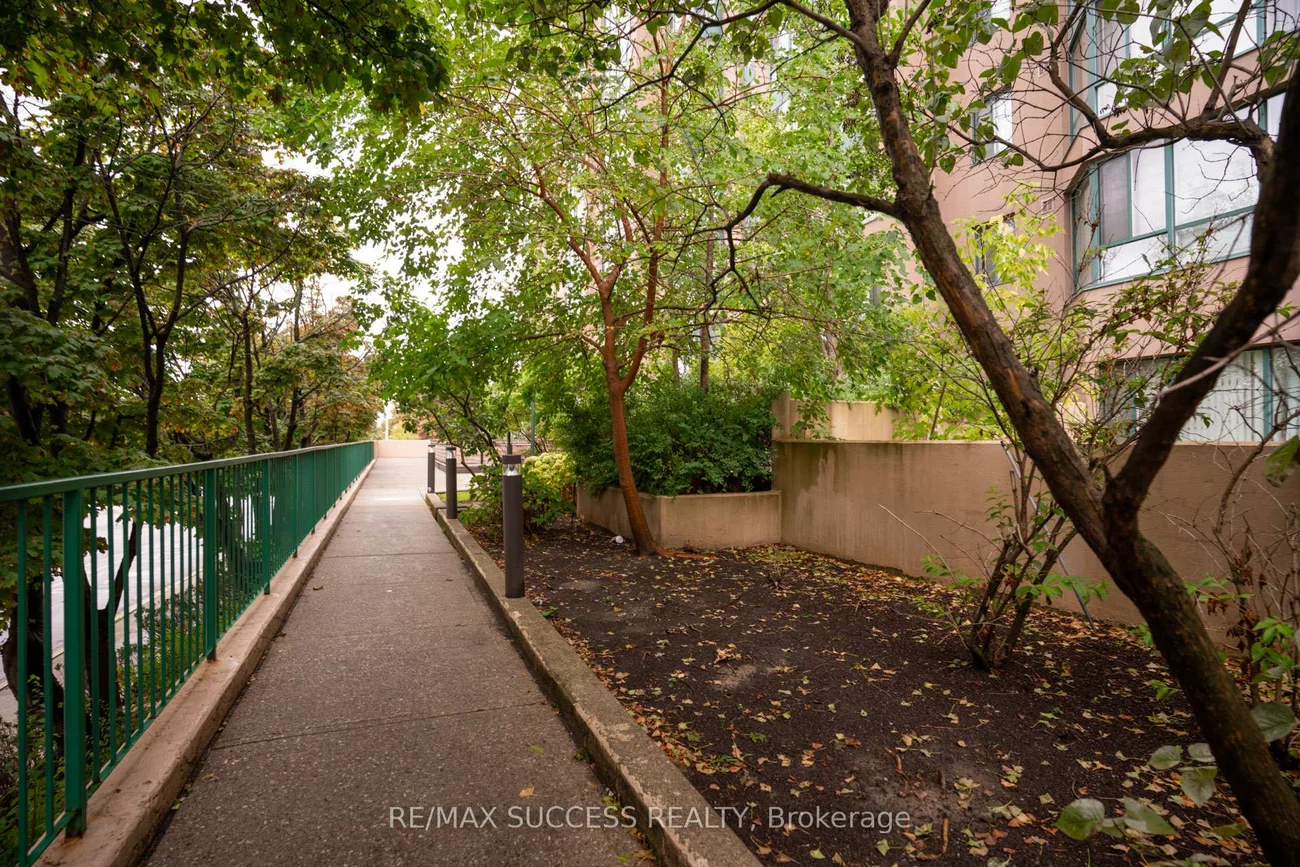 145, Hillcrest, Cooksville, Mississauga