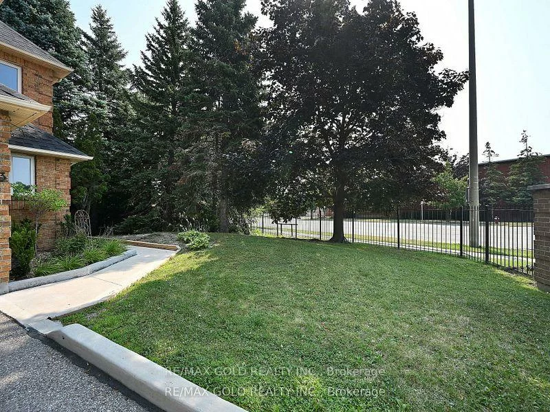 99, Bristol, Hurontario, Mississauga