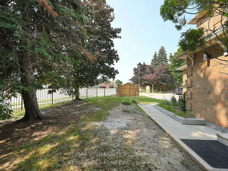 99, Bristol, Hurontario, Mississauga