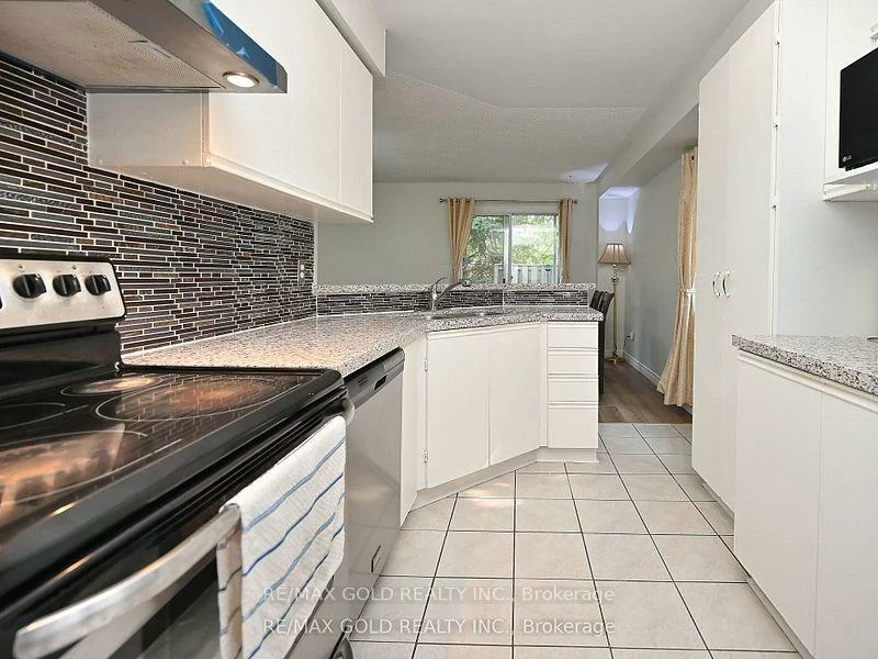 99, Bristol, Hurontario, Mississauga