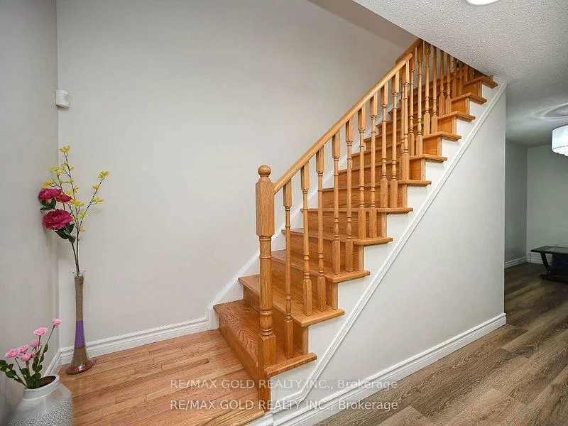 99, Bristol, Hurontario, Mississauga