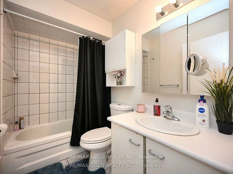 99, Bristol, Hurontario, Mississauga