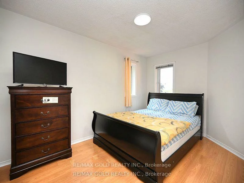 99, Bristol, Hurontario, Mississauga