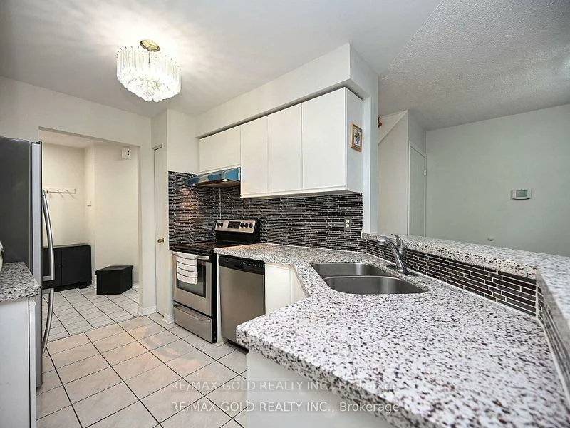 99, Bristol, Hurontario, Mississauga