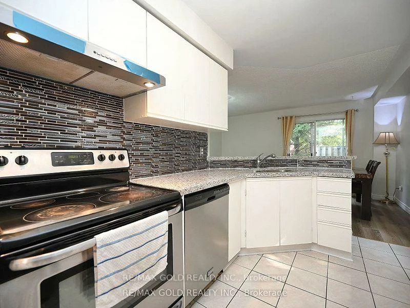 99, Bristol, Hurontario, Mississauga