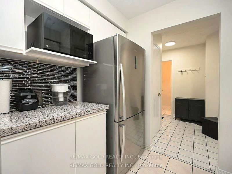 99, Bristol, Hurontario, Mississauga