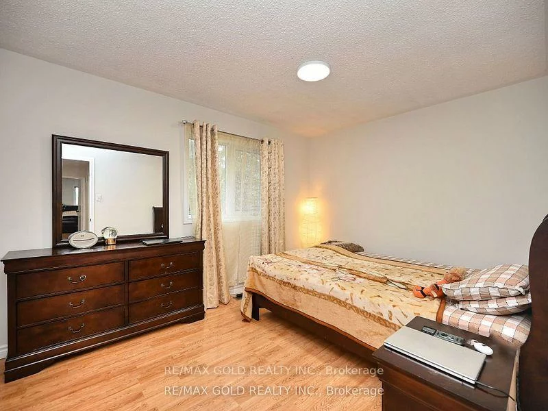 99, Bristol, Hurontario, Mississauga