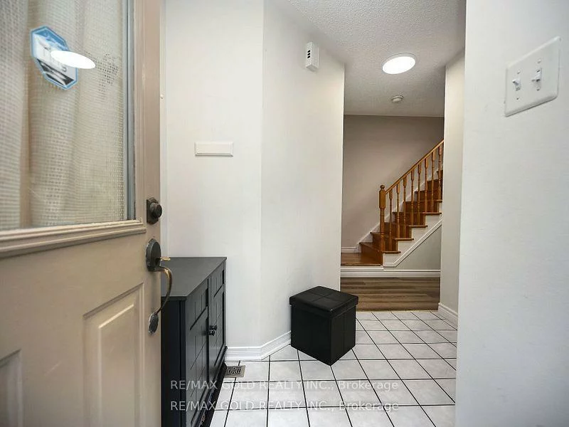 99, Bristol, Hurontario, Mississauga