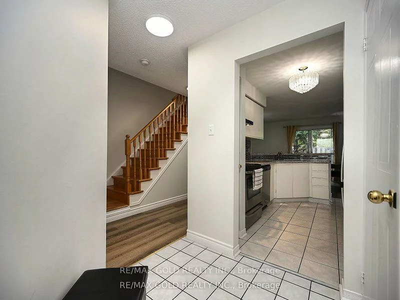 99, Bristol, Hurontario, Mississauga