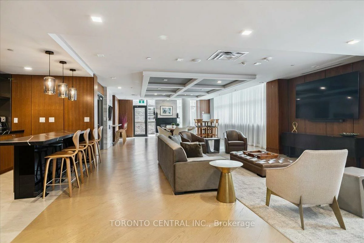 1575, Lakeshore, Clarkson, Mississauga