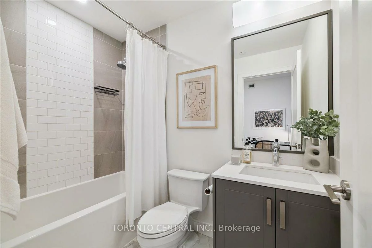 1575, Lakeshore, Clarkson, Mississauga