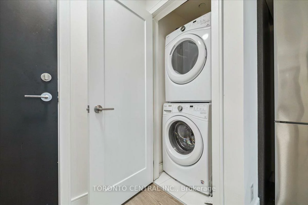 1575, Lakeshore, Clarkson, Mississauga