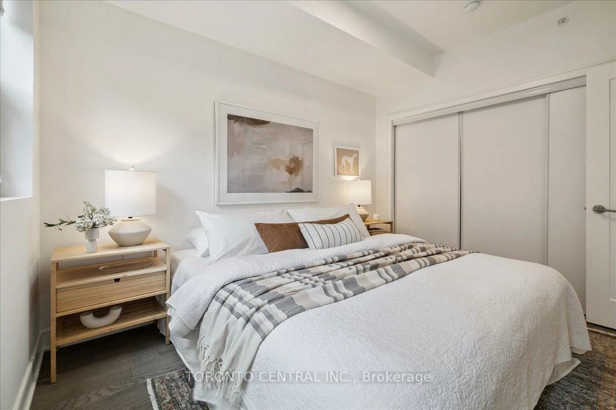 1575, Lakeshore, Clarkson, Mississauga