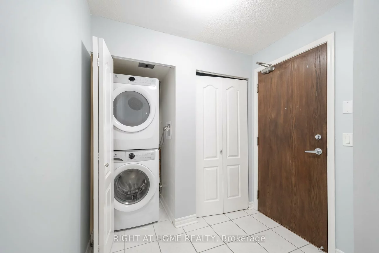 4080, Living Arts, City Centre, Mississauga
