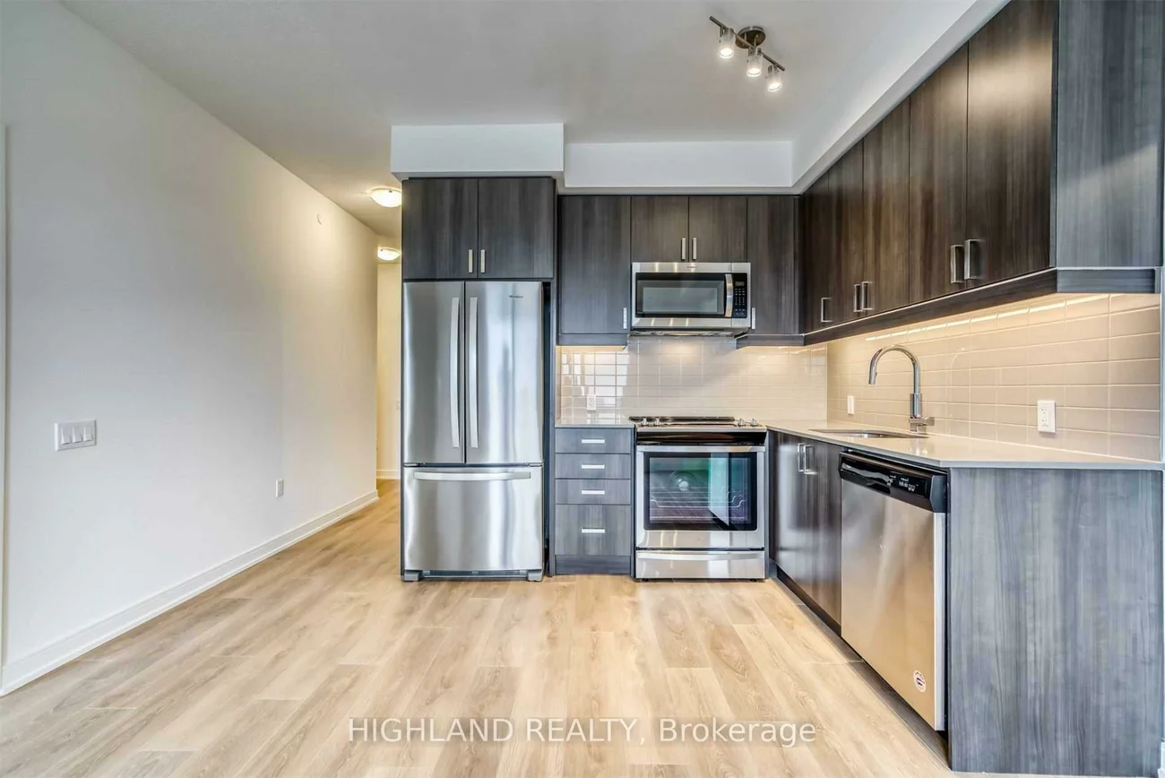 8, Nahani, Hurontario, Mississauga