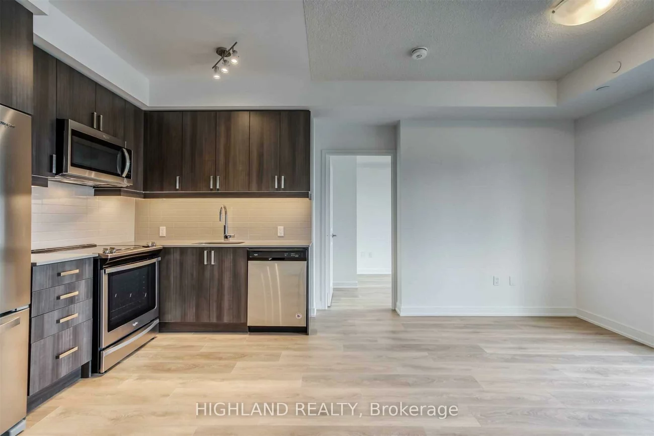 8, Nahani, Hurontario, Mississauga
