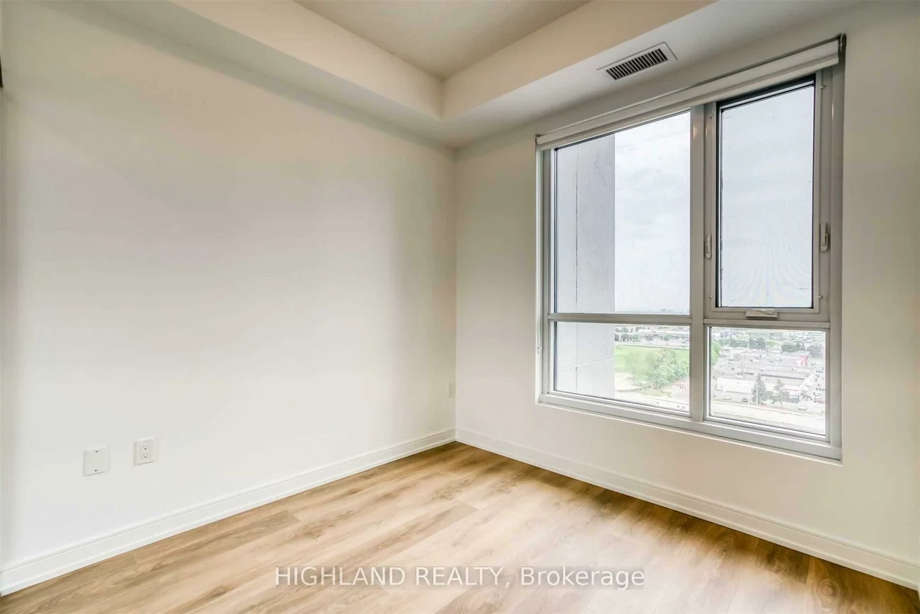 8, Nahani, Hurontario, Mississauga