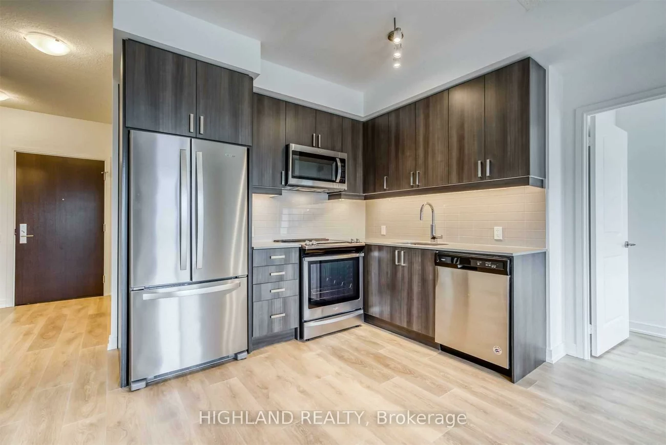 8, Nahani, Hurontario, Mississauga