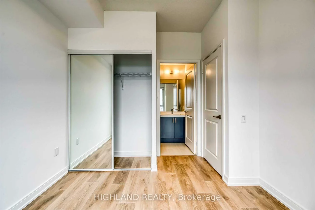 8, Nahani, Hurontario, Mississauga