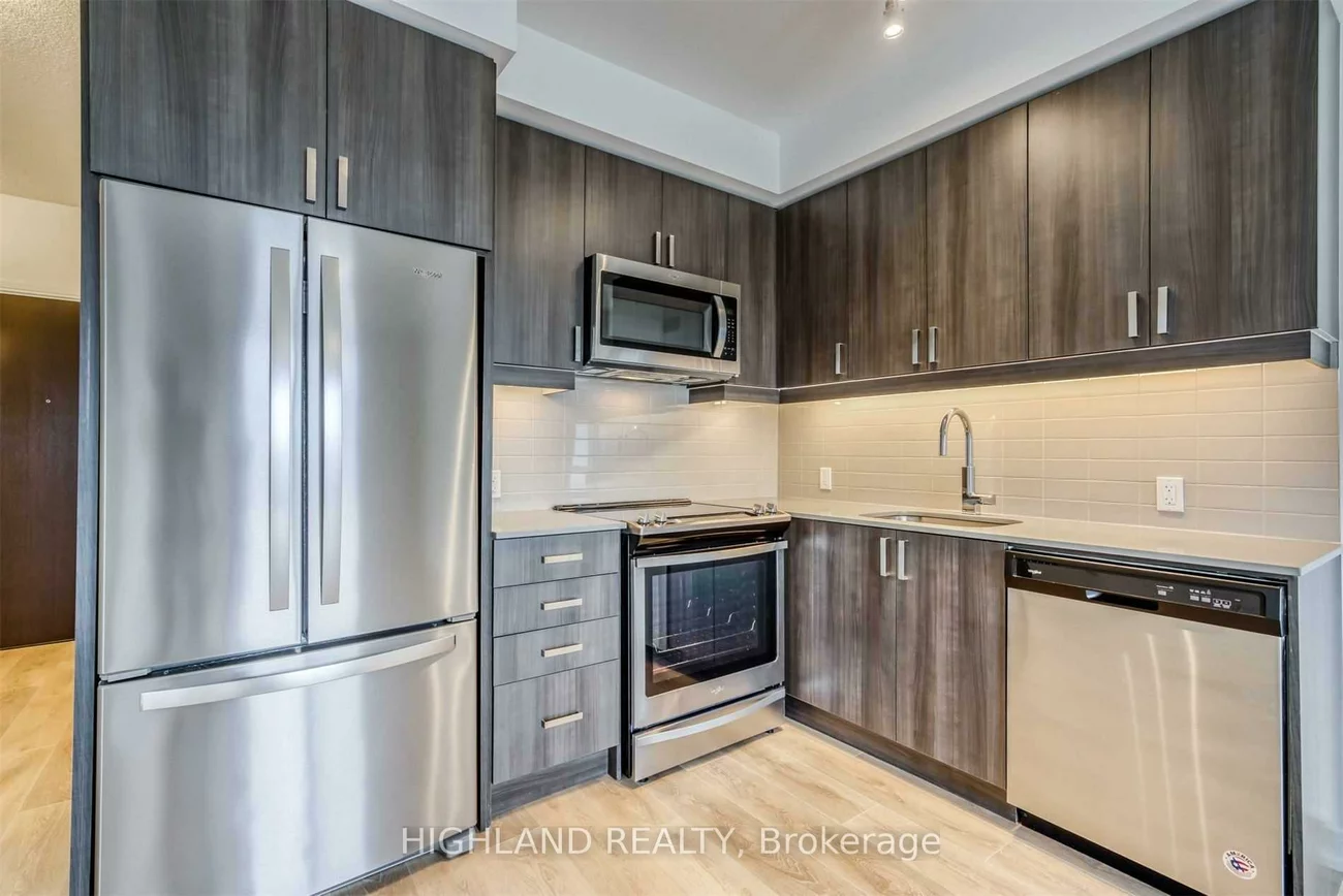 8, Nahani, Hurontario, Mississauga