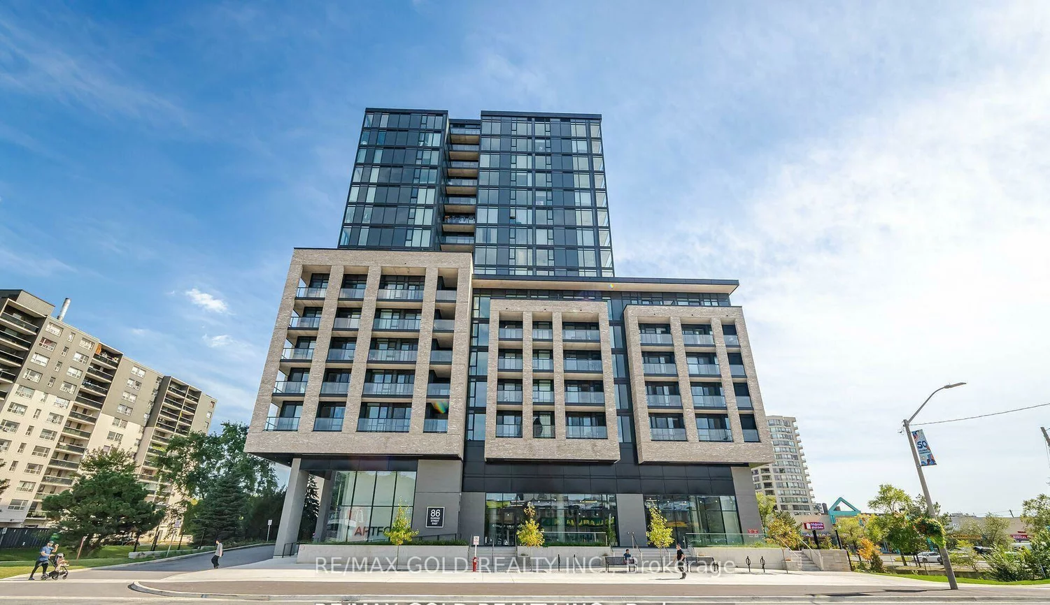 86, Dundas, Cooksville, Mississauga