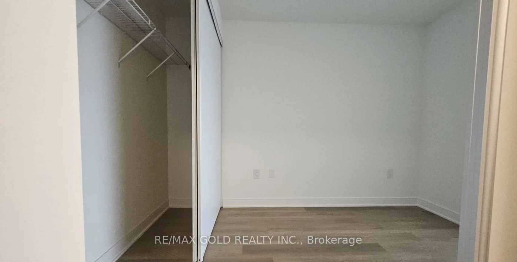86, Dundas, Cooksville, Mississauga
