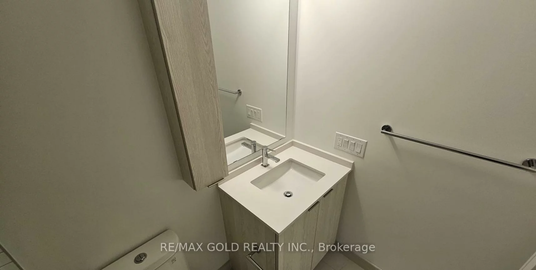 86, Dundas, Cooksville, Mississauga