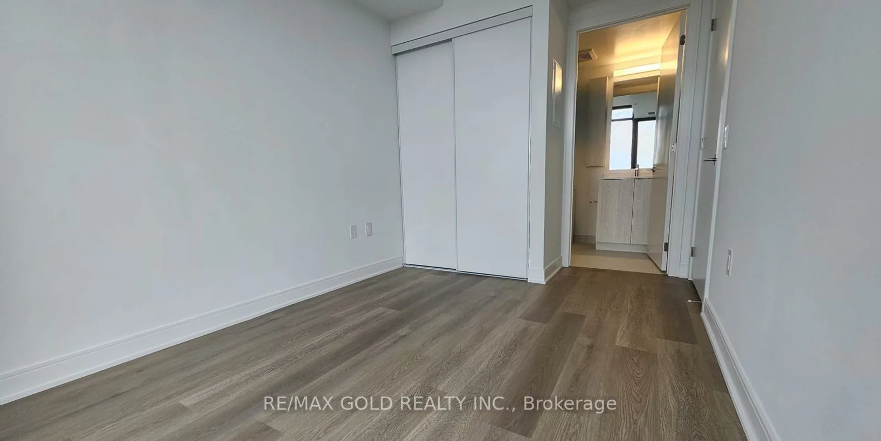 86, Dundas, Cooksville, Mississauga