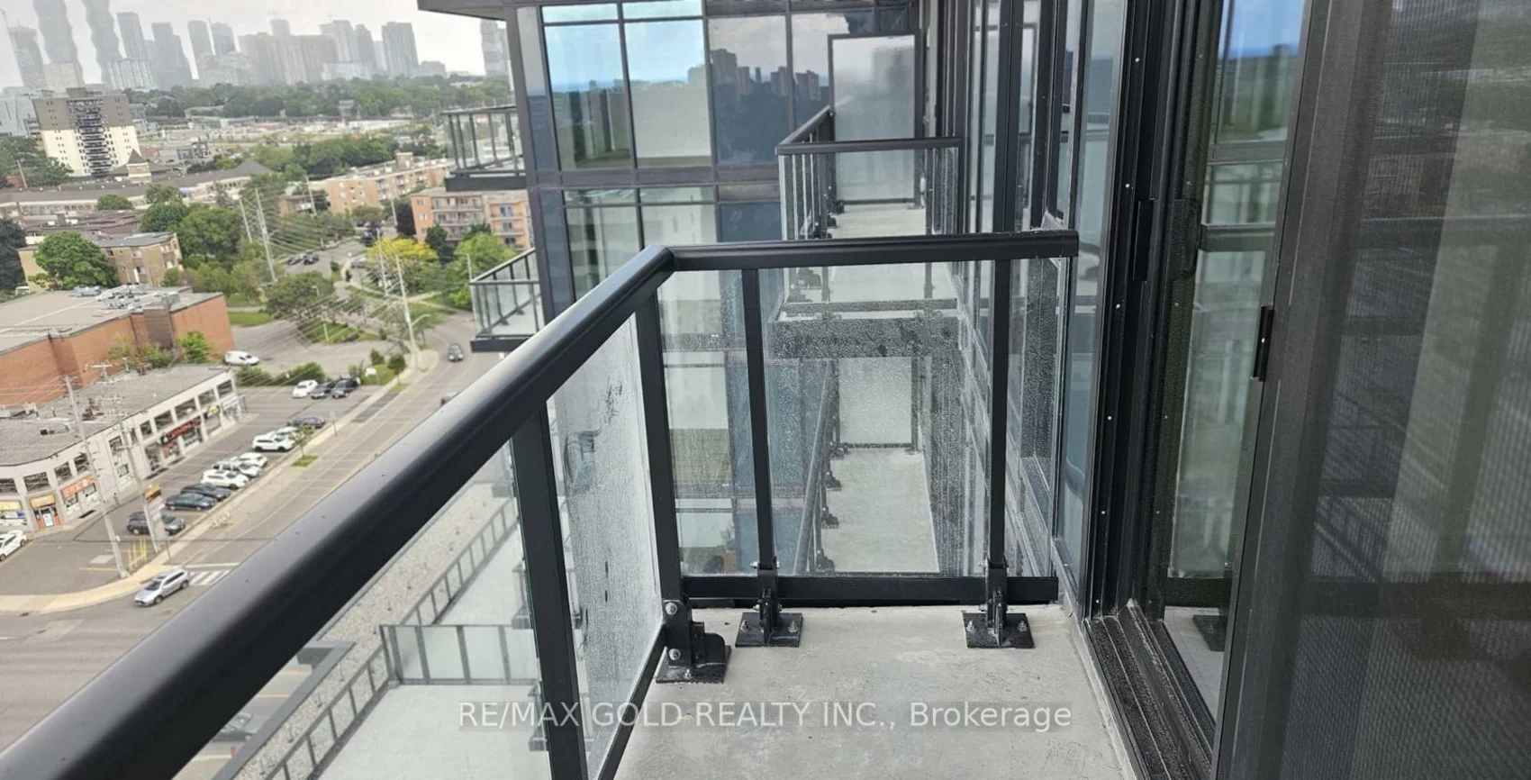 86, Dundas, Cooksville, Mississauga