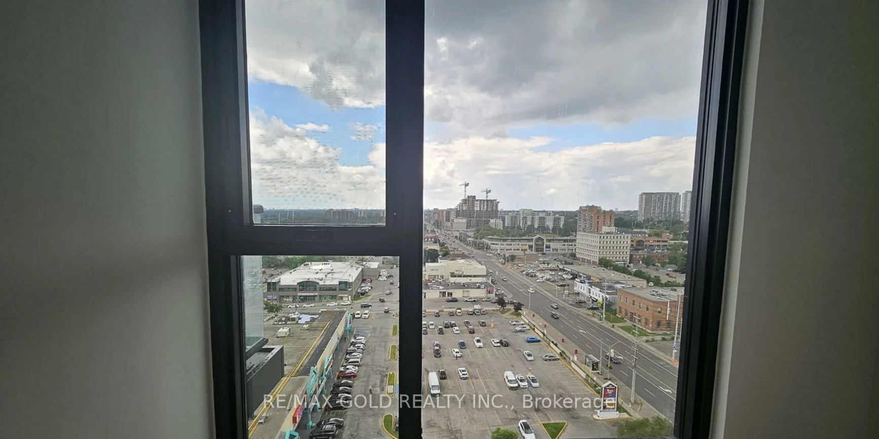 86, Dundas, Cooksville, Mississauga