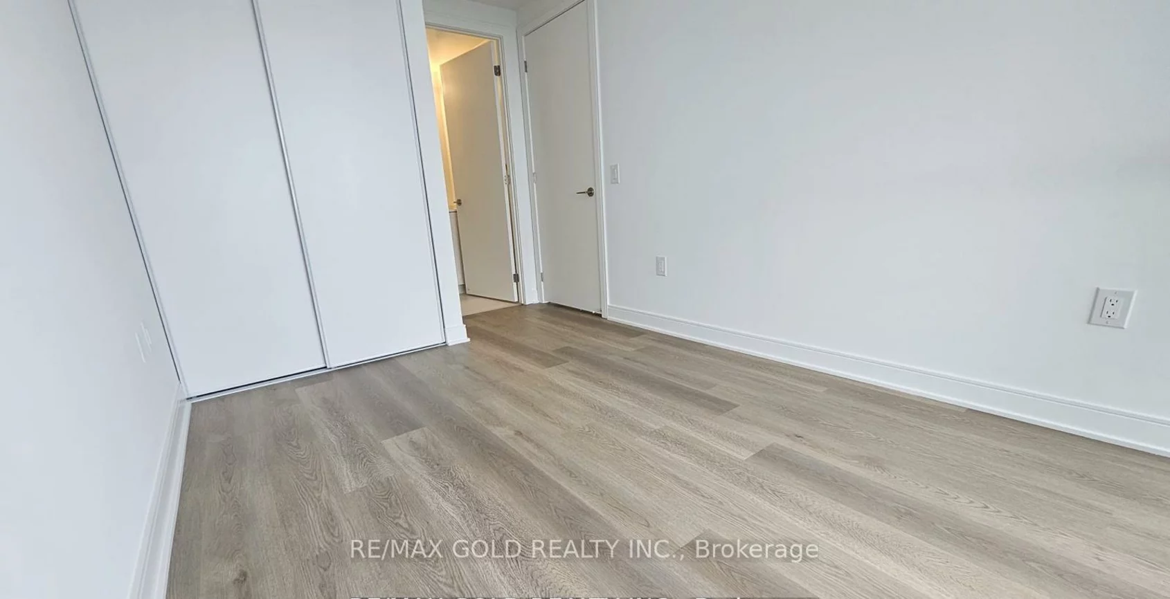 86, Dundas, Cooksville, Mississauga