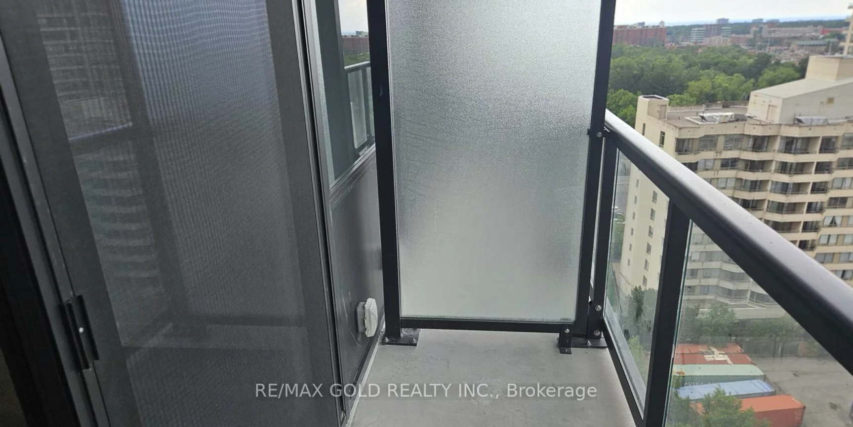 86, Dundas, Cooksville, Mississauga