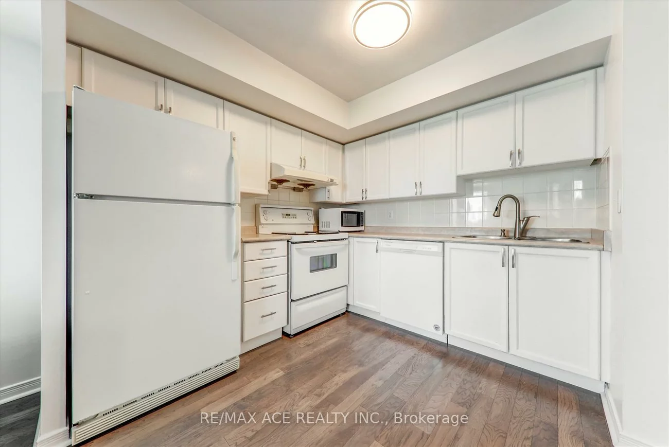 2545, Erin Centre, Central Erin Mills, Mississauga