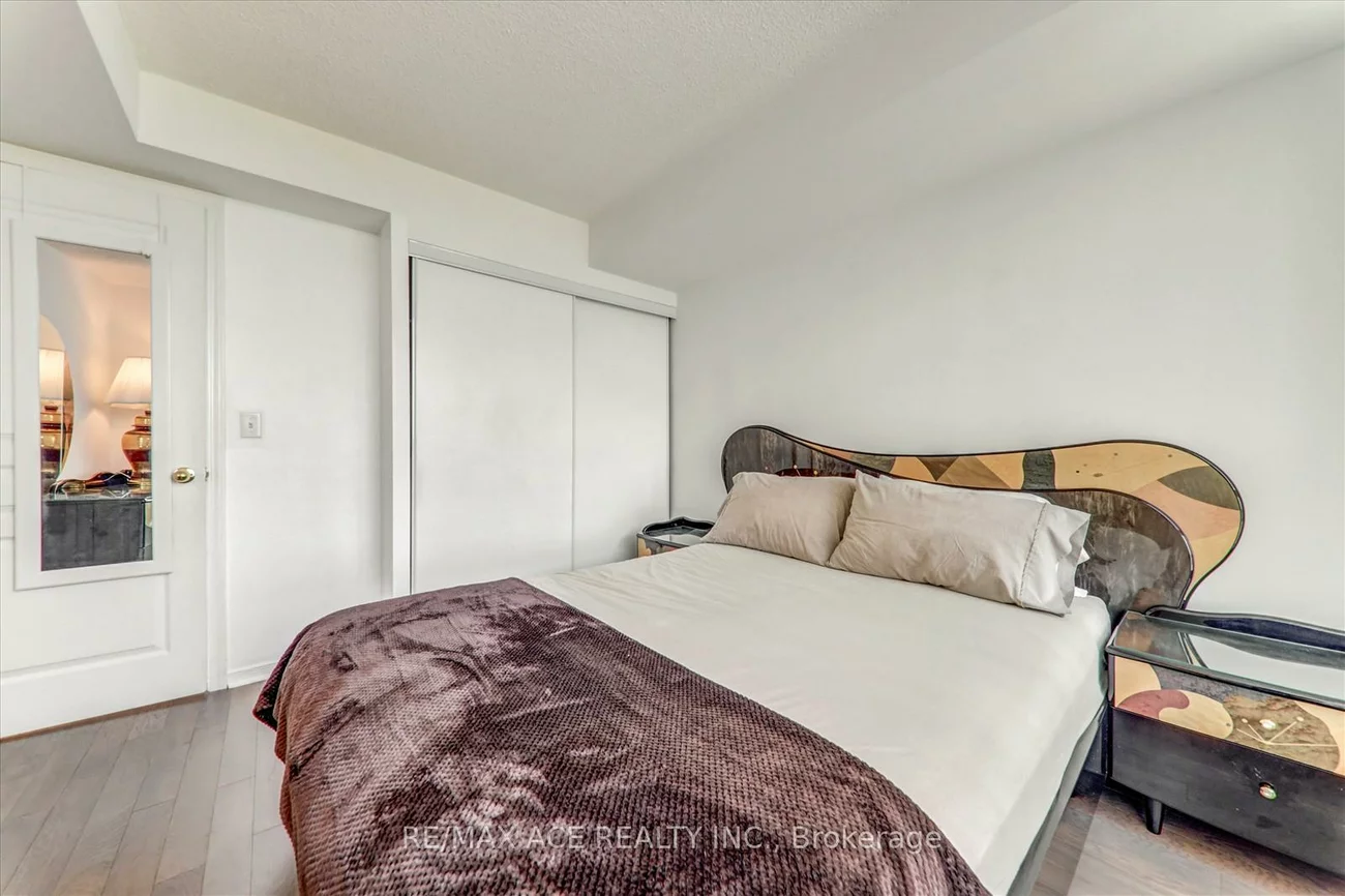 2545, Erin Centre, Central Erin Mills, Mississauga