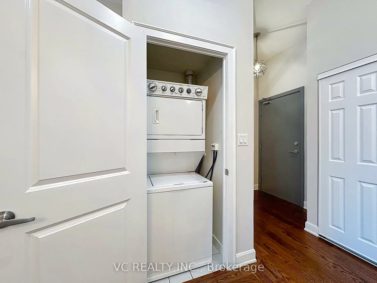 4070, Confederation, City Centre, Mississauga