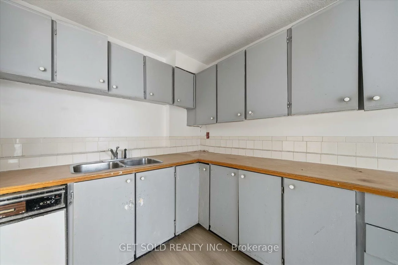 2121, Roche, Sheridan, Mississauga