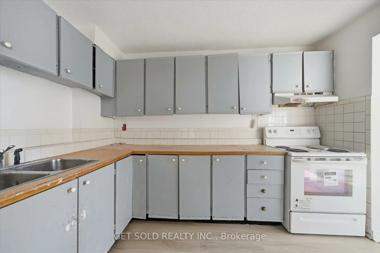 2121, Roche, Sheridan, Mississauga