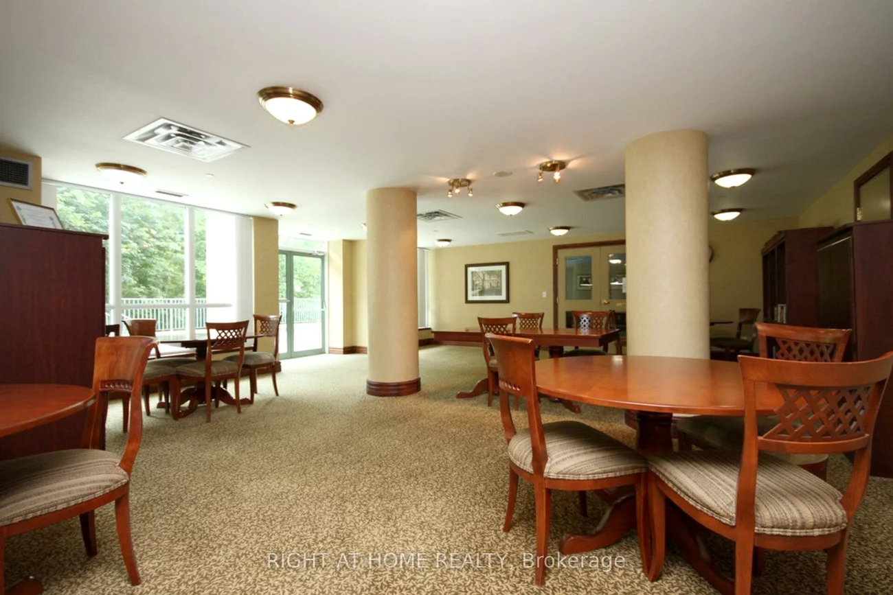 2545, Erin Centre, Central Erin Mills, Mississauga