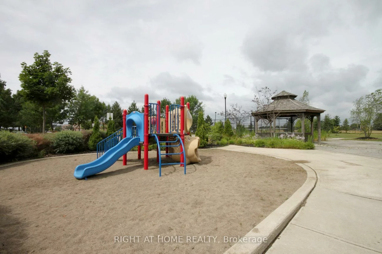2545, Erin Centre, Central Erin Mills, Mississauga