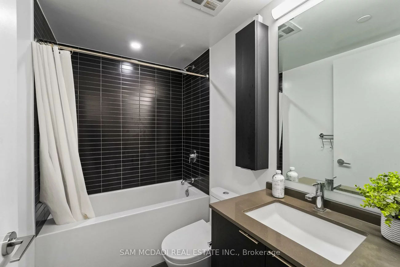 86, Dundas, Cooksville, Mississauga