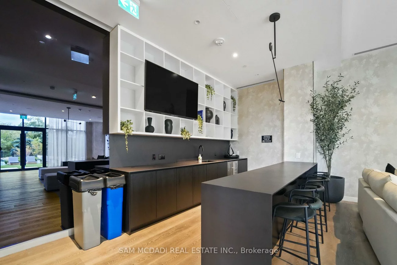 86, Dundas, Cooksville, Mississauga