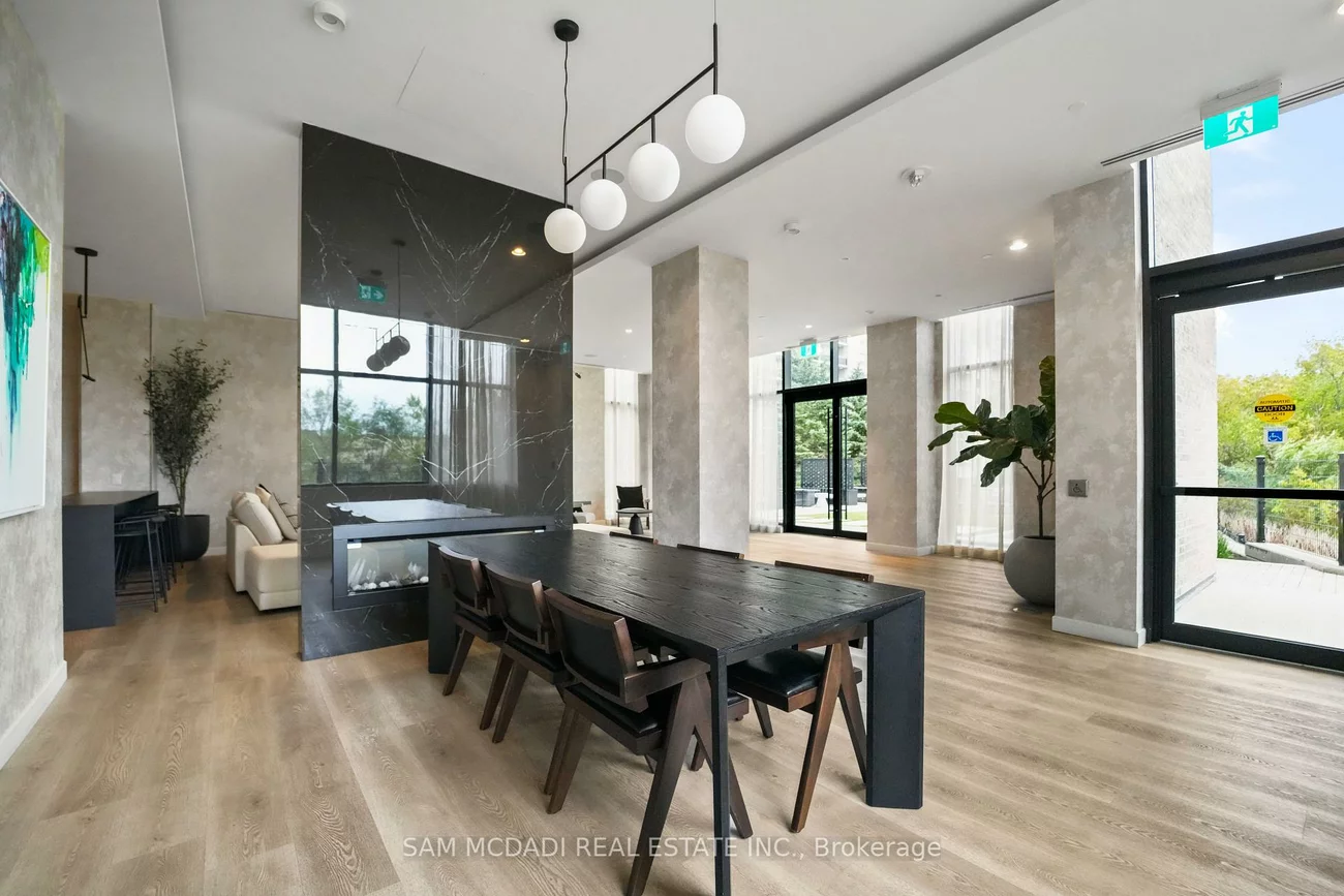 86, Dundas, Cooksville, Mississauga