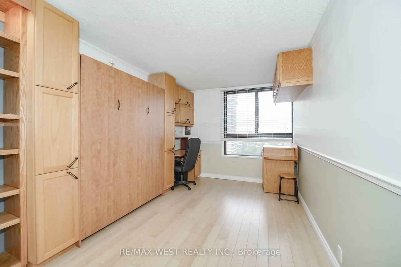 1300, Bloor, Applewood, Mississauga